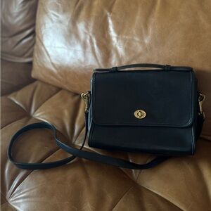 Coach Vintage Court Bag 9870 Crossbody Shoulder Satchel Black Brass EUC